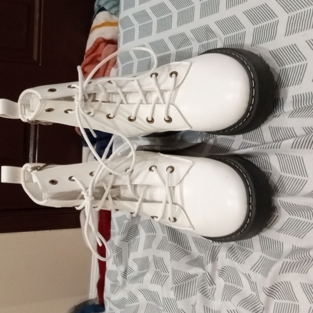Combat boots